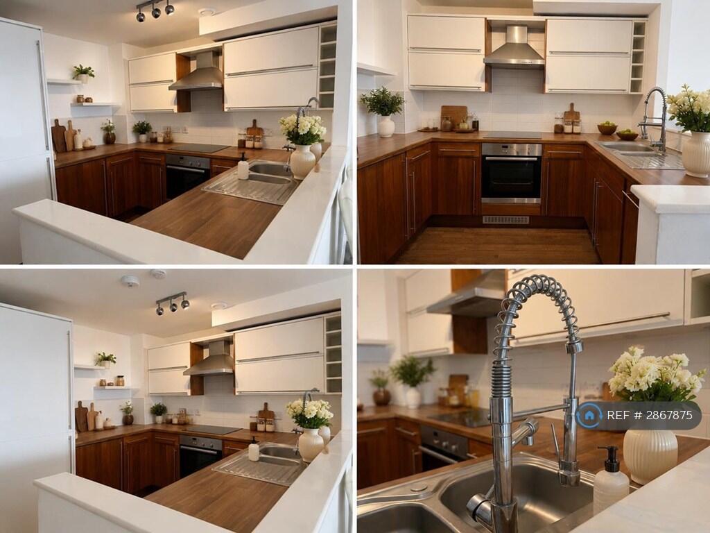 Apartment in Bolton, Greater Manchester - View 2