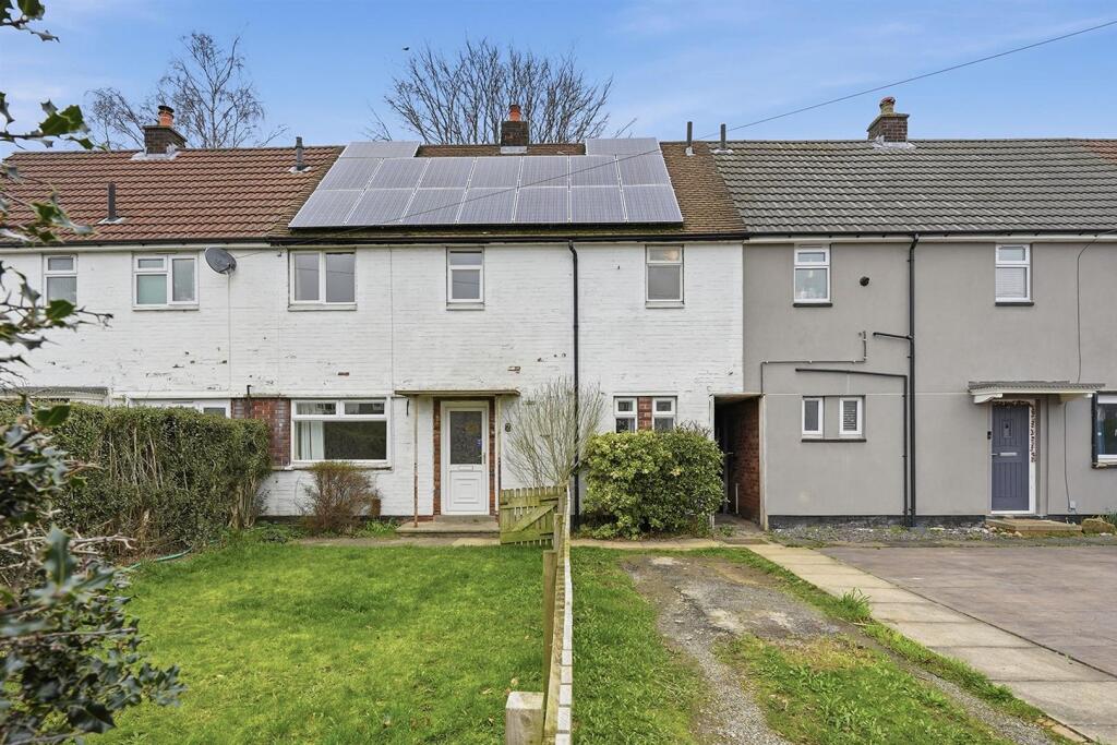 3-bed terraced on Parkett Heyes Road, Macclesfield, £250,000