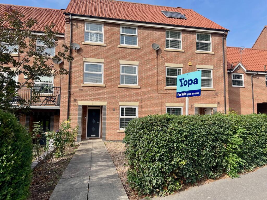 4-bed terraced on Goldstraw Lane, Fernwood, Newark, NG24, £260,000