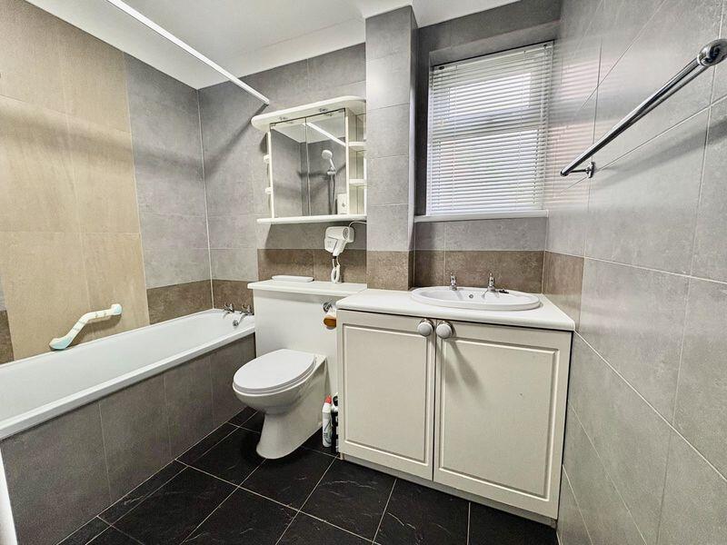 Cressington Place, Bourne End photo 2