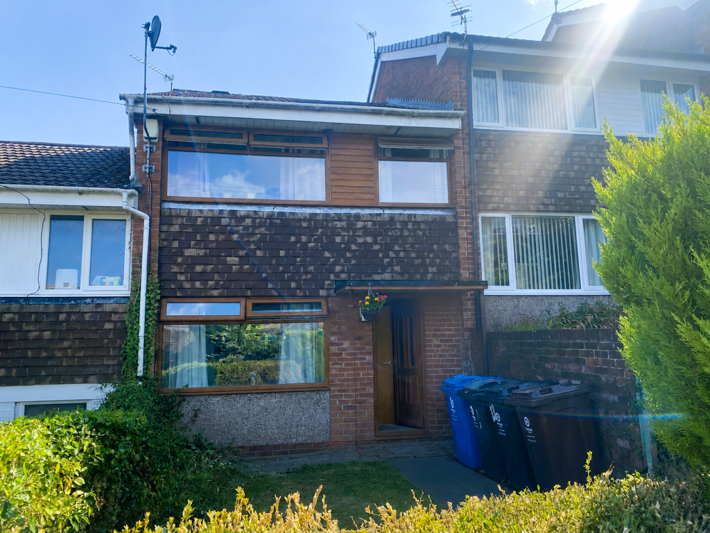 Main image of property: 33 Park Crescent, Chadderton OL9 0QG