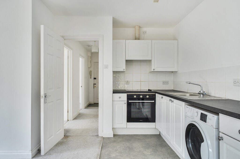 Apartment in Buckingham, Buckinghamshire - More