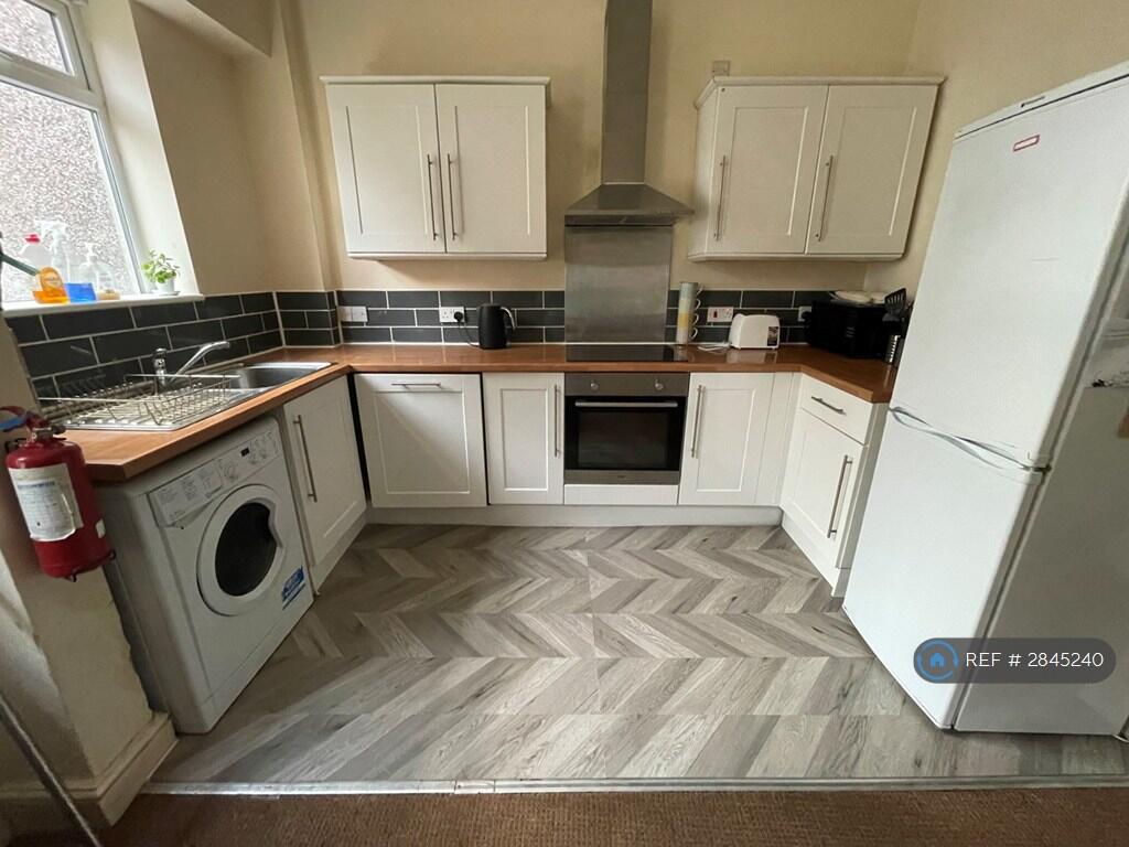 5 bedroom terraced house for rent