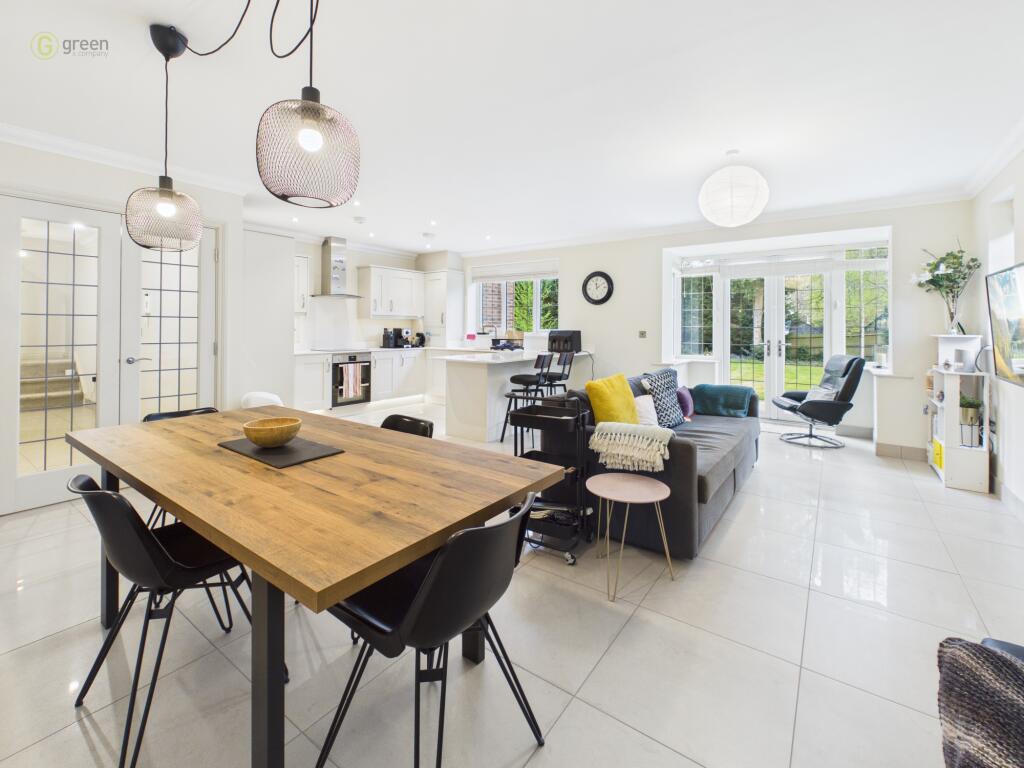 Apartment in Birmingham, Maney, Sutton Coldfield - View 2