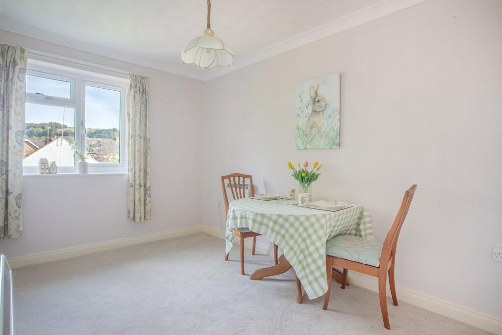 Apartment in Stroud, Wotton-under-Edge - View 4
