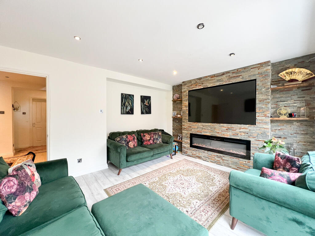 Rowanswood Drive, Hyde photo 5