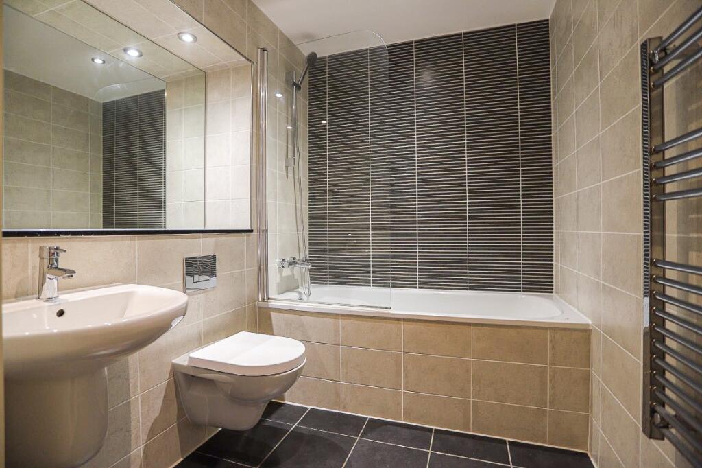 Apartment in Bury, Pimhole, Fernhill - View 5