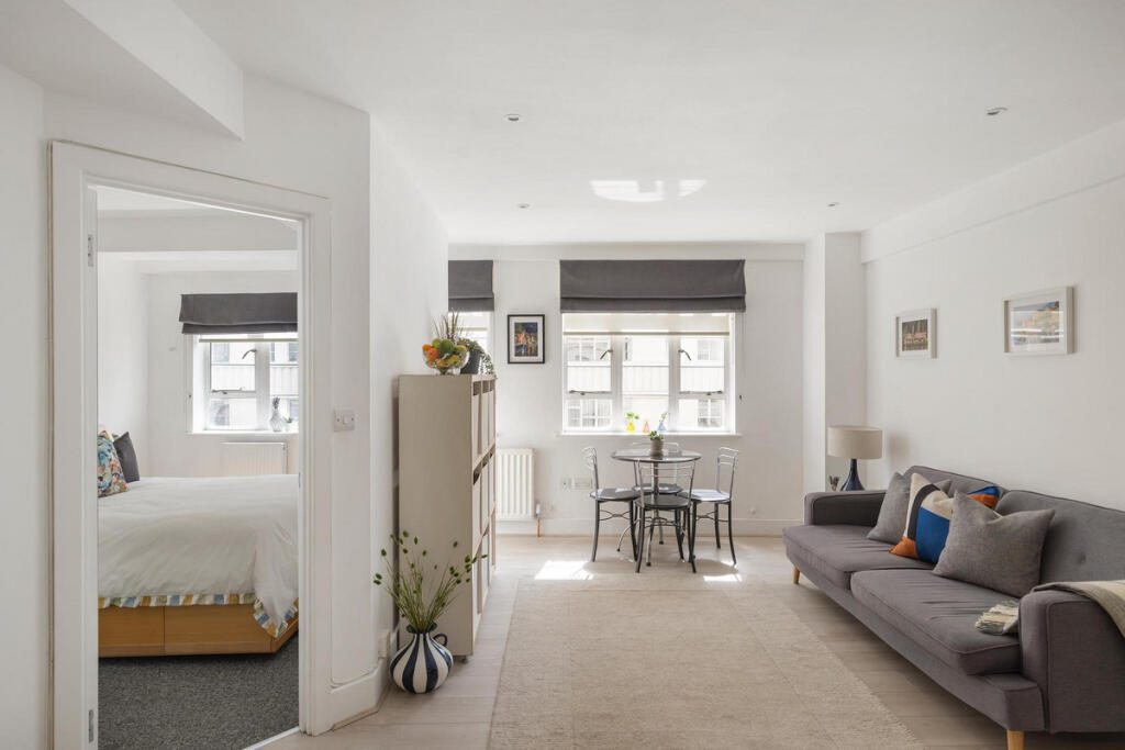 1-bed flat on Sloane Avenue, London, SW3, £550,000