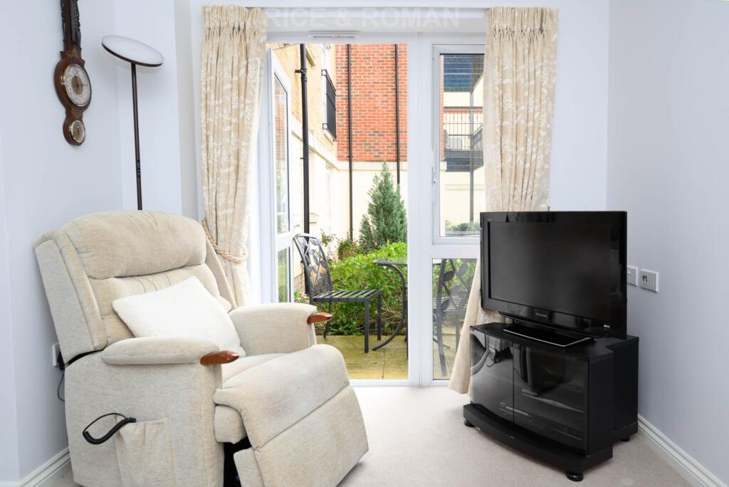 Ash Lodge, Walton On Thames photo 3