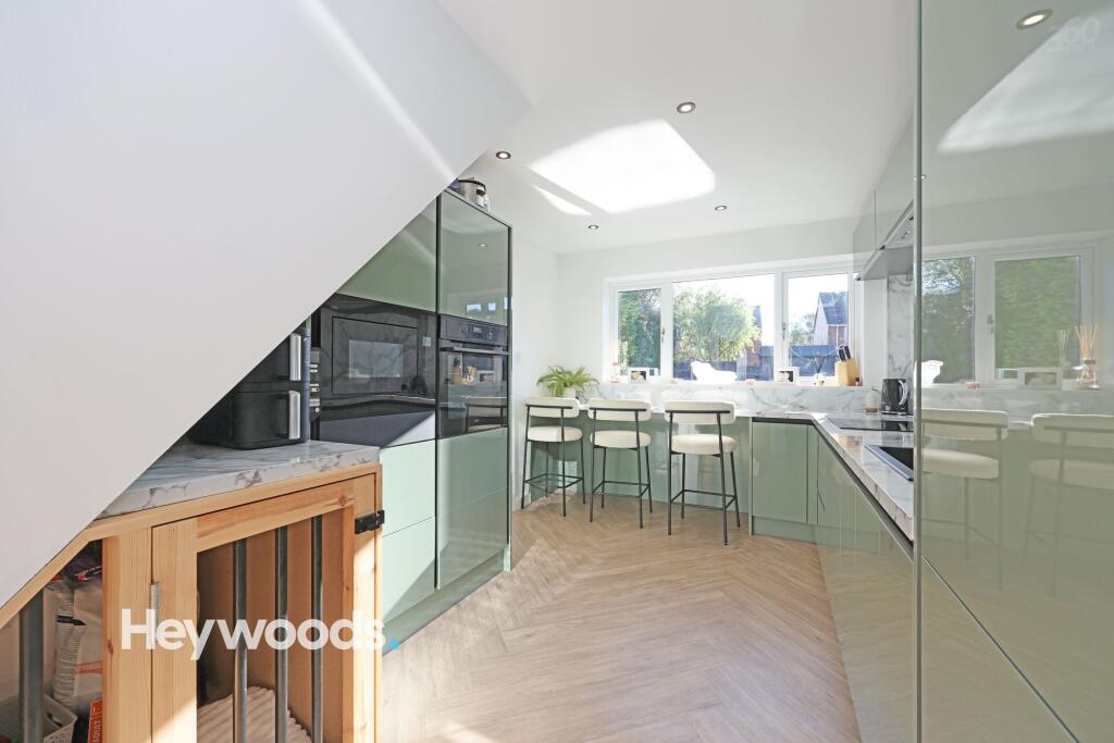 House in Stoke-on-Trent - View 3