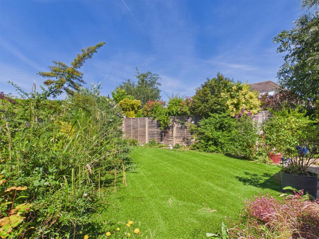 Main image of property: Dale Avenue, Stratford-Upon-Avon * VACANT & NO UPWARD CHAIN *