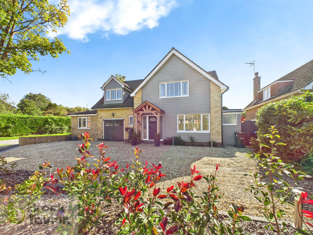 Main image of property: Covert Mead, Handcross