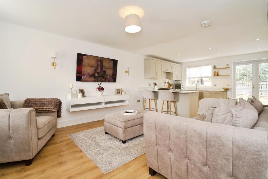 House in Barnsley, Great Houghton - View 3