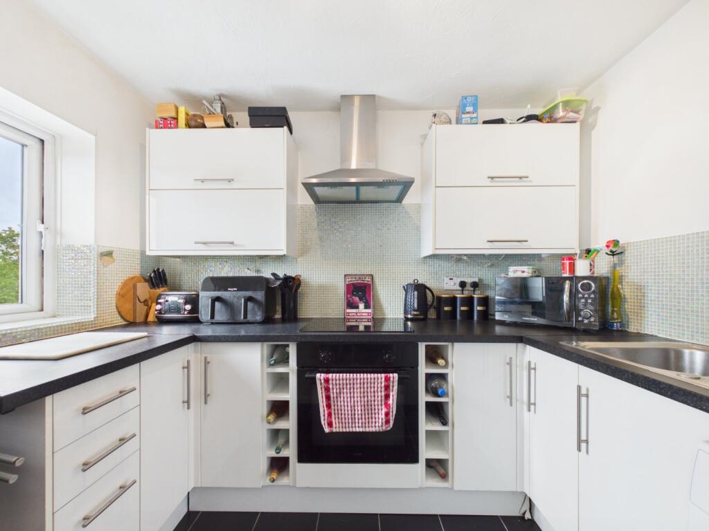 Apartment in Slough - View 3