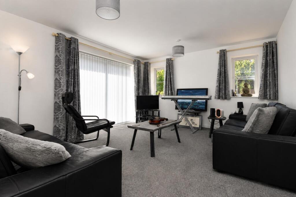House in Fareham, Hampshire - View 2