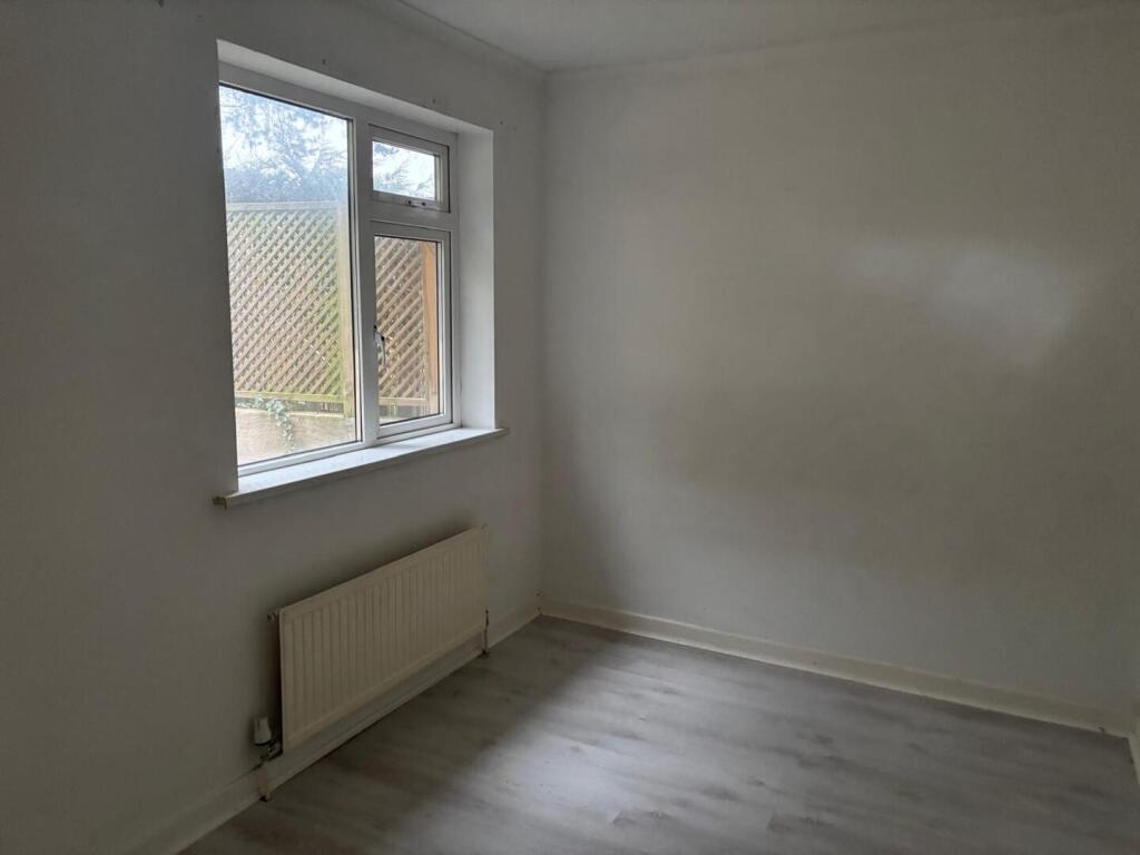 Cranwood Drive, Huddersfield photo 4