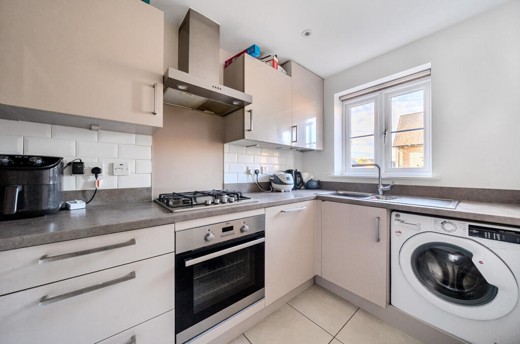 Morshead Drive, Binfield, Bracknell, Berkshire, RG42 photo 4