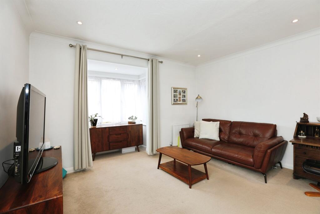 Apartment in Redhill - View 3