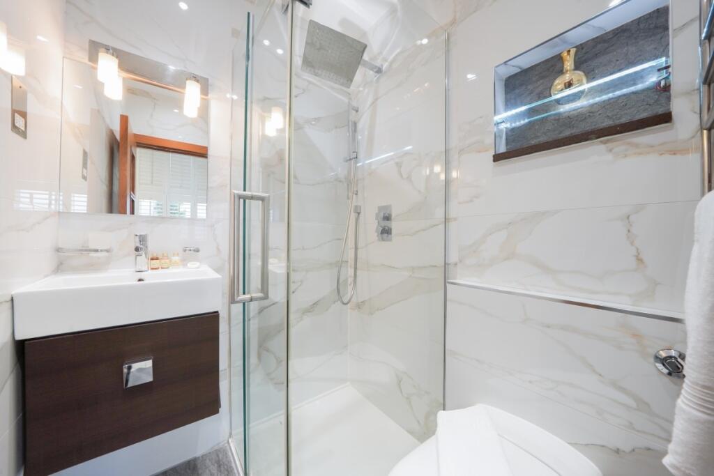 Apartment in London, City of Westminster - View 4