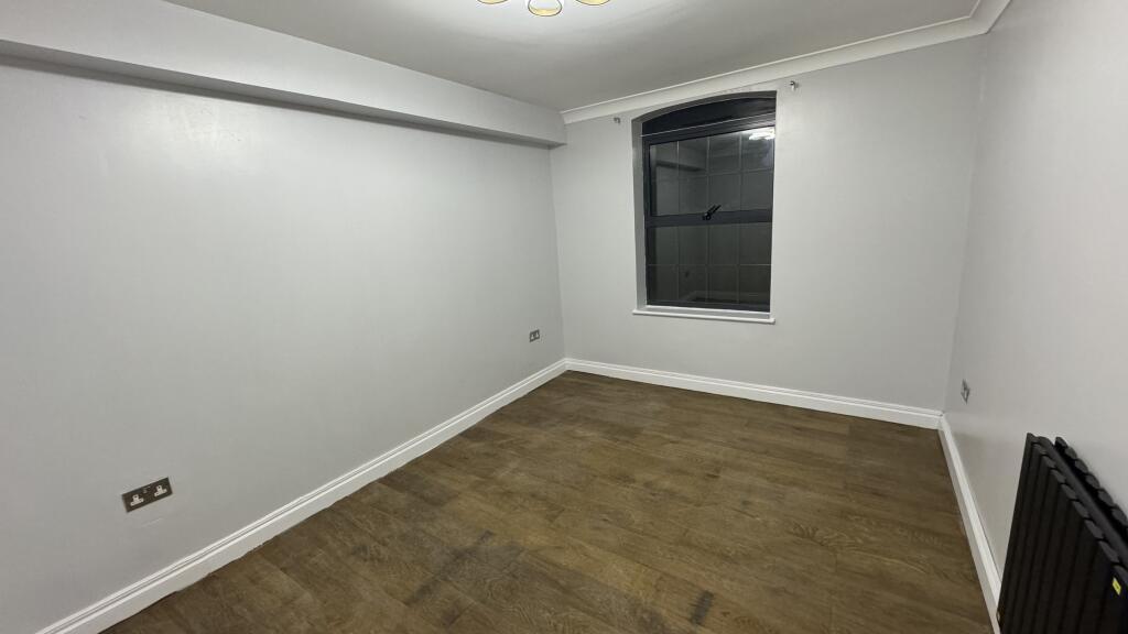 Apartment in Northampton - More