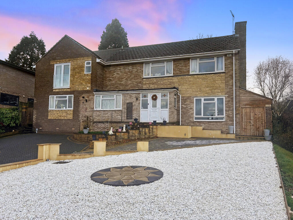 5-bed detached on The Ridge, Blunsdon, Blunsdon, SN26, £800,000