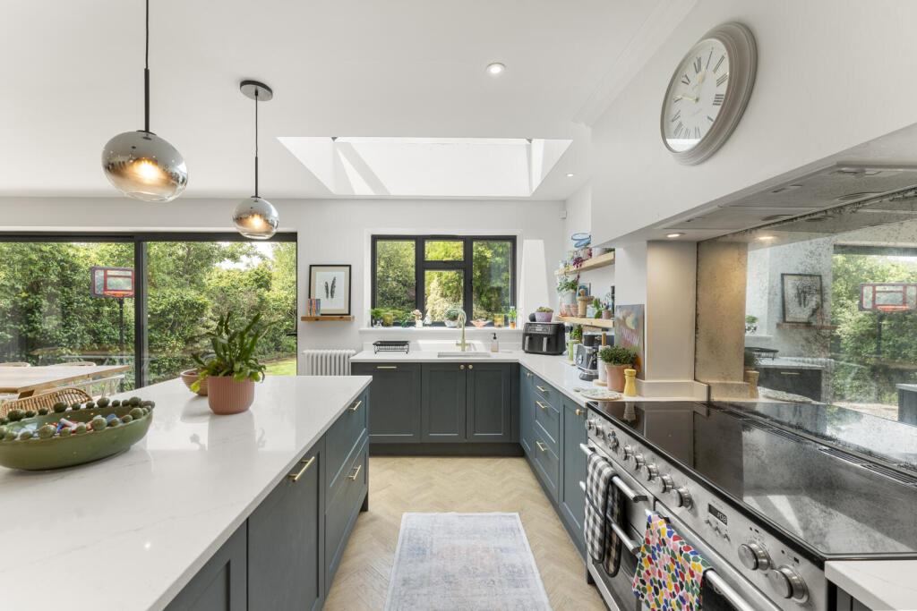 House in Elmbridge, Hinchley Wood - View 3