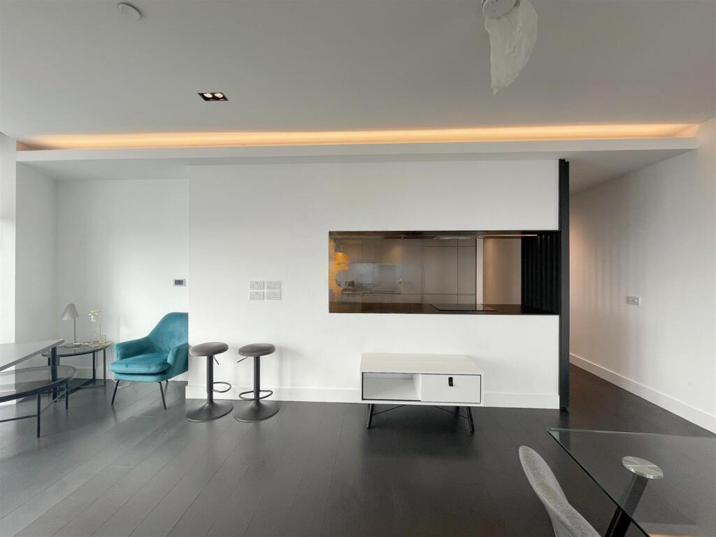 Apartment in London - View 5