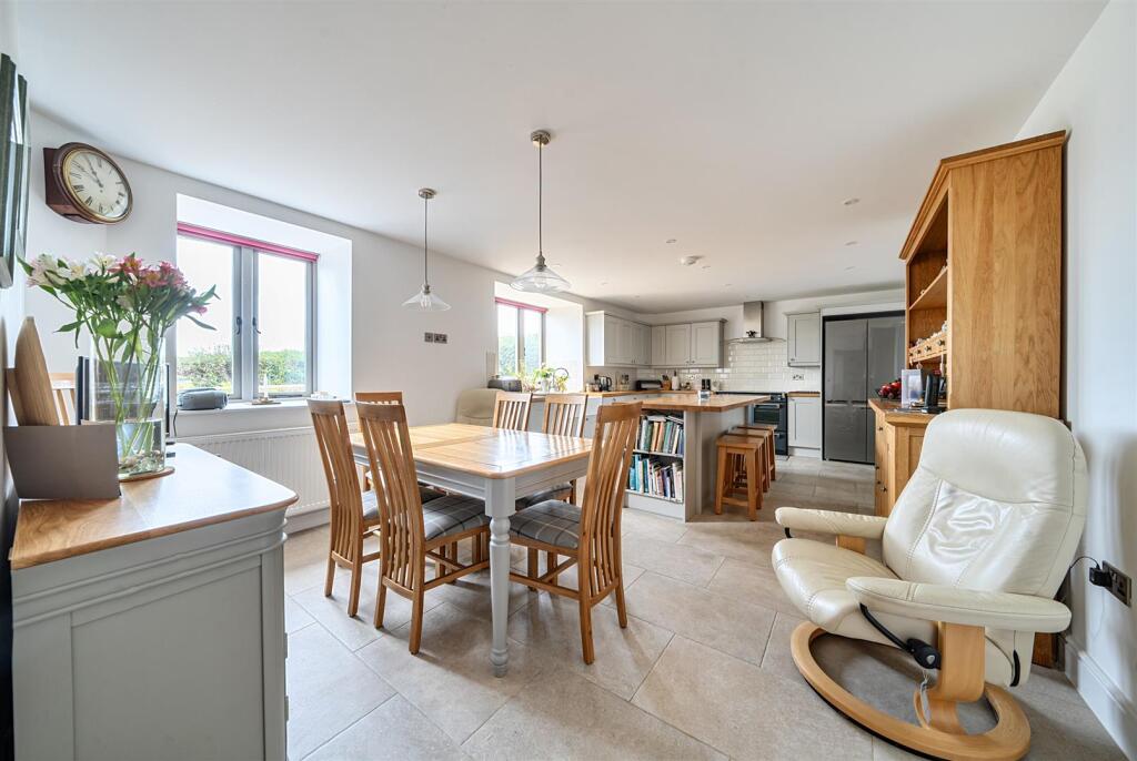 House in Taunton - View 4