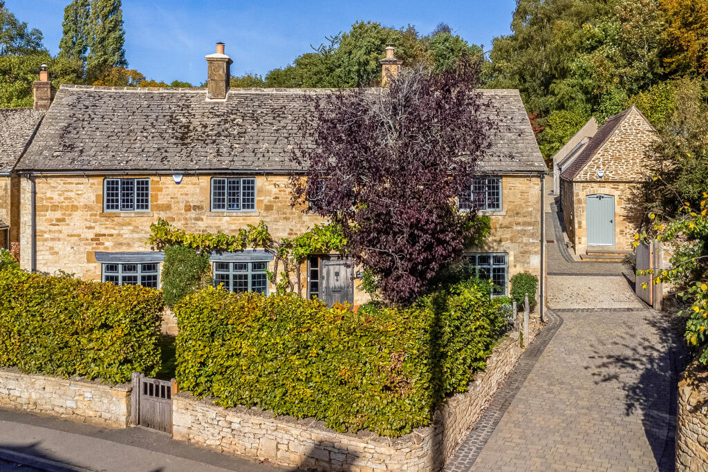 5-bed house on Longwell Bank, Ebrington, Chipping Campden, GL55, £2,250,000