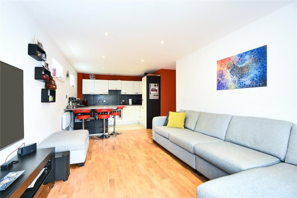 Apartment in Watford - View 2