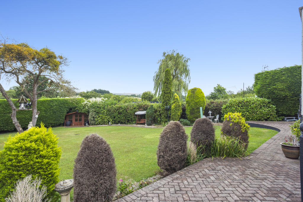Swindon Lane, Cheltenham, GL50 photo 3