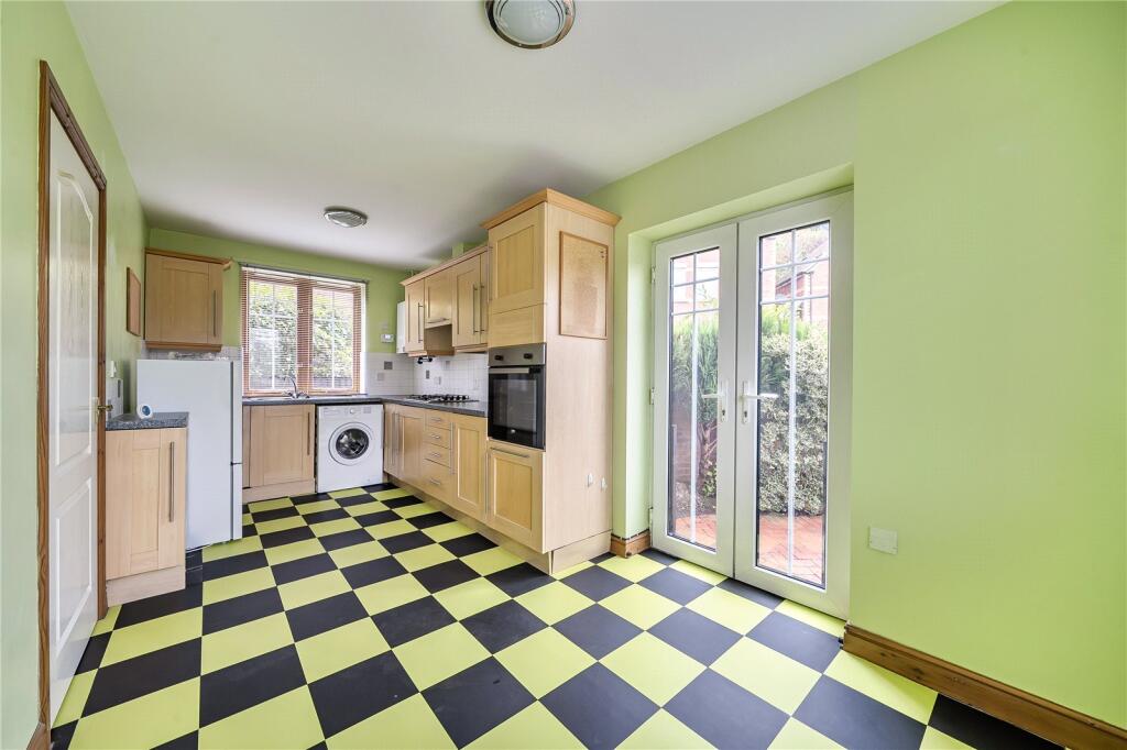 House in Newtown - View 4