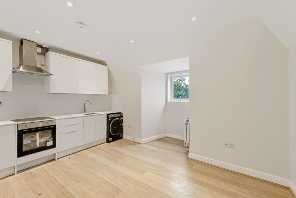 Apartment in London, Clifton Estate, Peckham - View 3