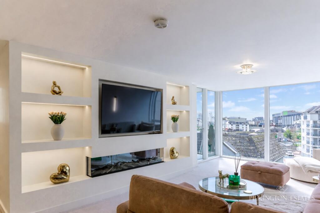 2 bedroom apartment for sale in Pinnacle Quay, 4 Harbour Avenue ...