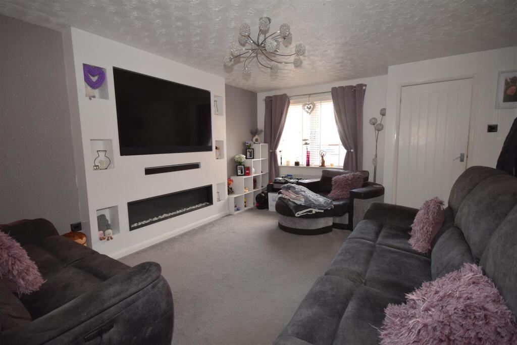 House in Wootton, Wootton Fields - View 2
