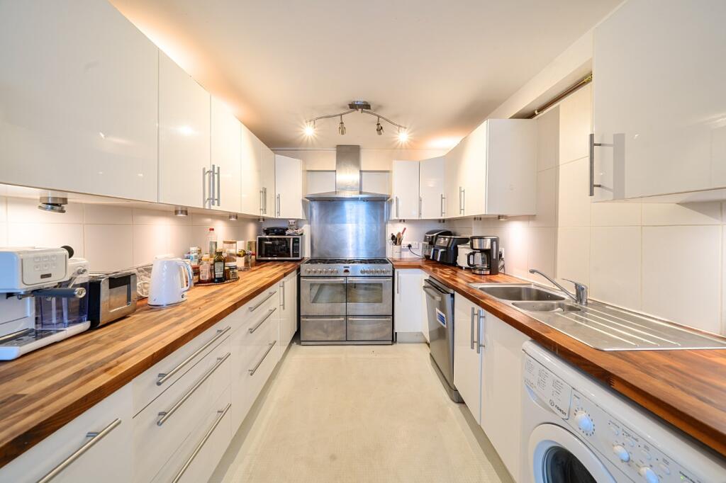 Langdale Close, London, SE17 - View 3