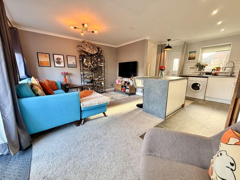 Carroll Road, Plymouth Ideal first-time buy: modern 2-bed home with sunny enclosed garden. - View 3