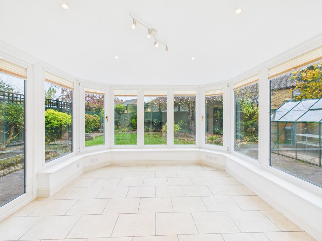 Lindford Close, Oakwood photo 4