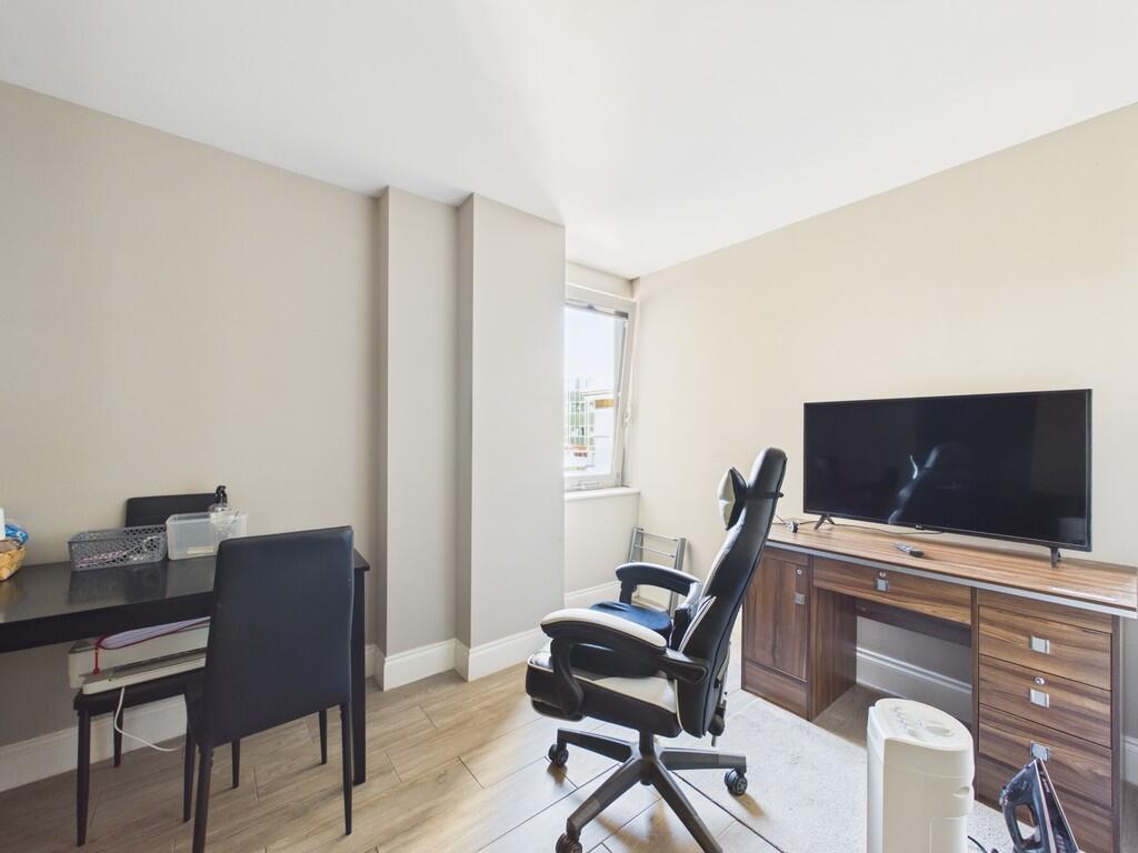 Apartment in Brighton - View 4