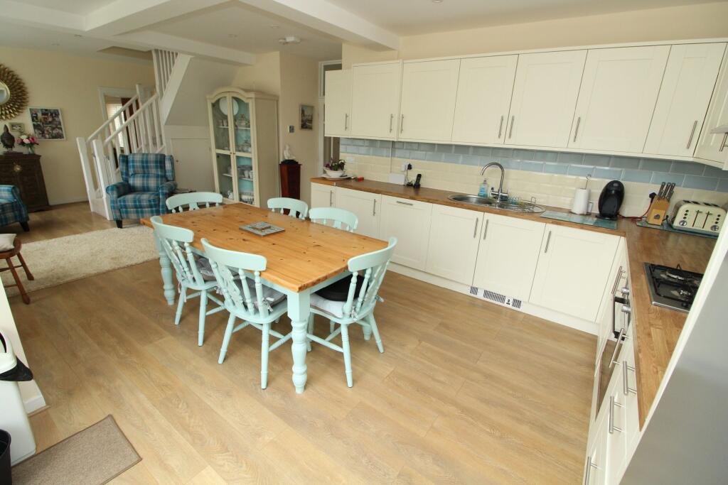 House in Newport Pagnell, Tickford End - View 2