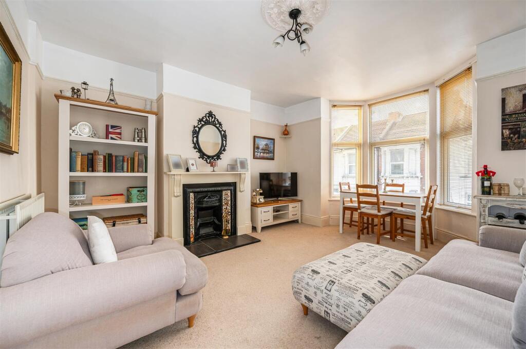 Apartment in Portsmouth - View 2