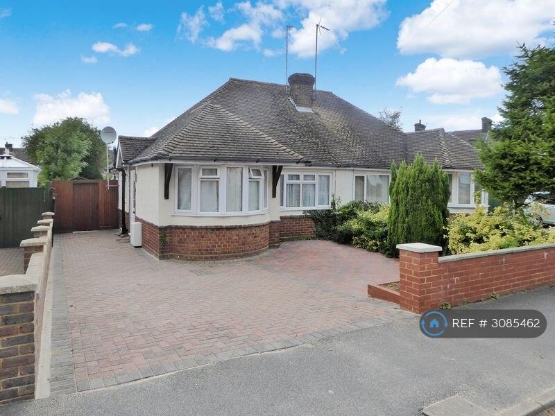 Main image of property: West Parade, Dunstable, LU6