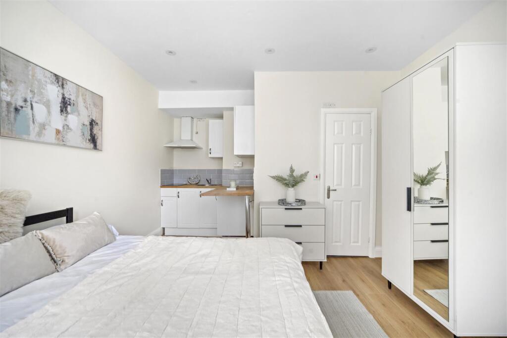 Studio flat for rent