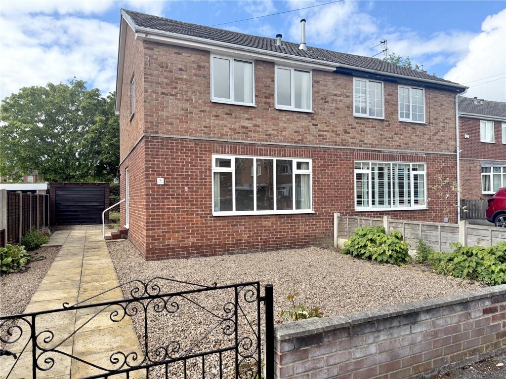3-bed semi-detached on Blands Close, Castleford, WF10, £180,000