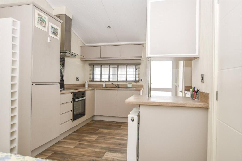 Pinewood Caravan Park, Wokingham, Berkshire, RG40 photo 3