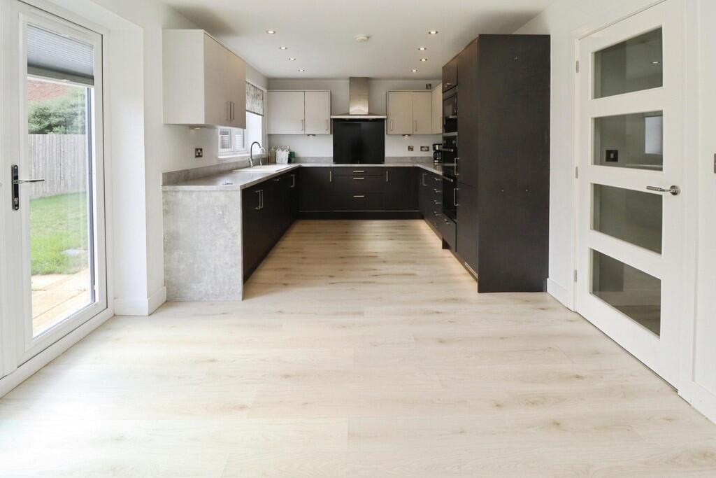 House in Lincoln - View 4