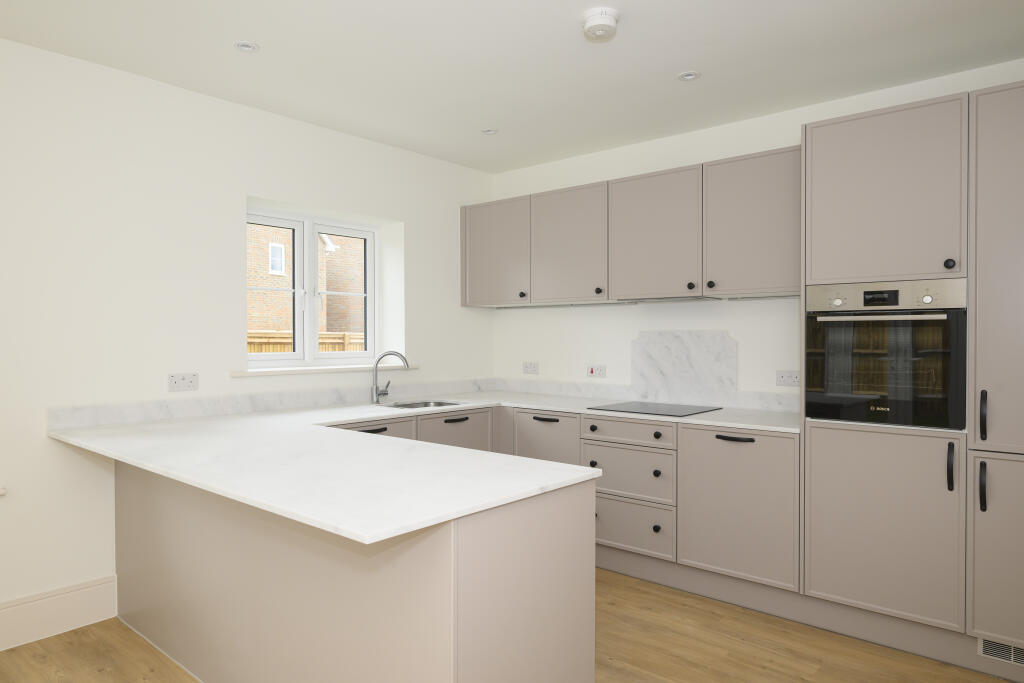 House in Tunbridge Wells, Paddock Wood - View 4