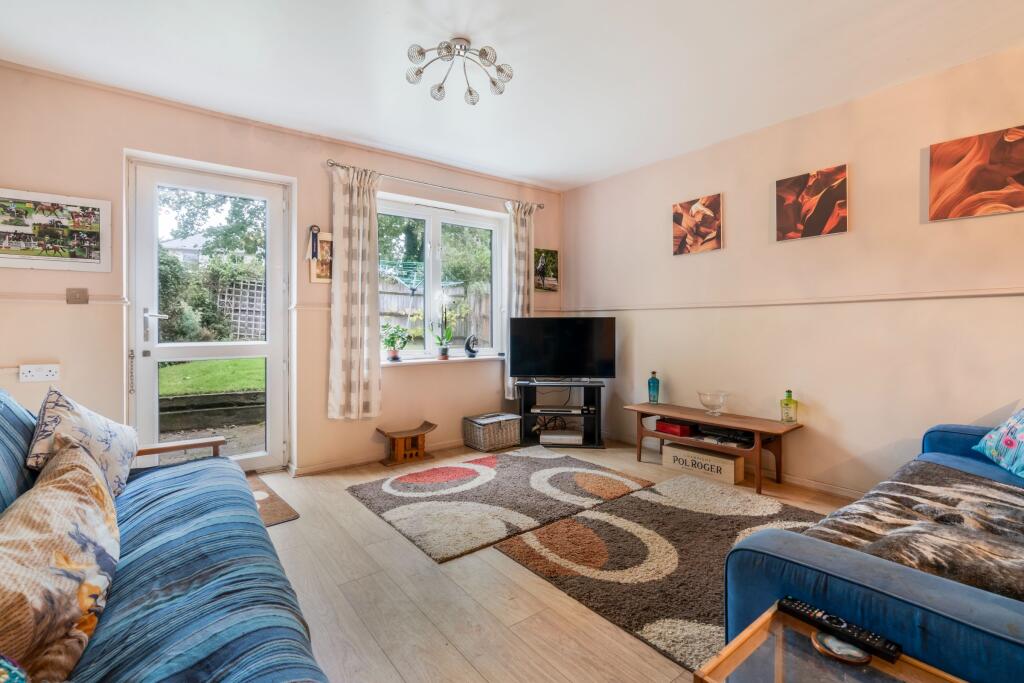 3b Goddards Close, Cranbrook - View 2