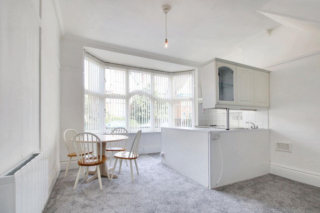 Main image of property: Stoneygate Avenue, 9 Stoneygate Avenue, LE2