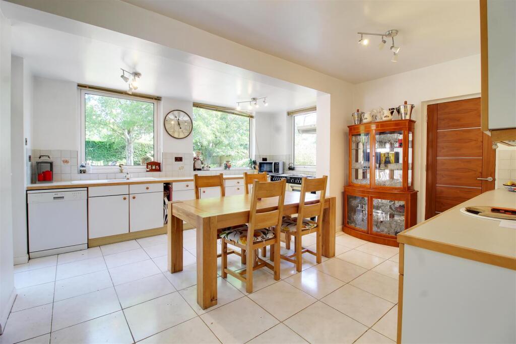 House in Hatfield, Swanley Bar, North Mymms - View 2